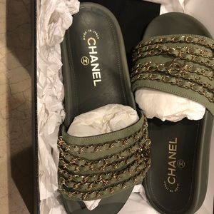 Chanel slides